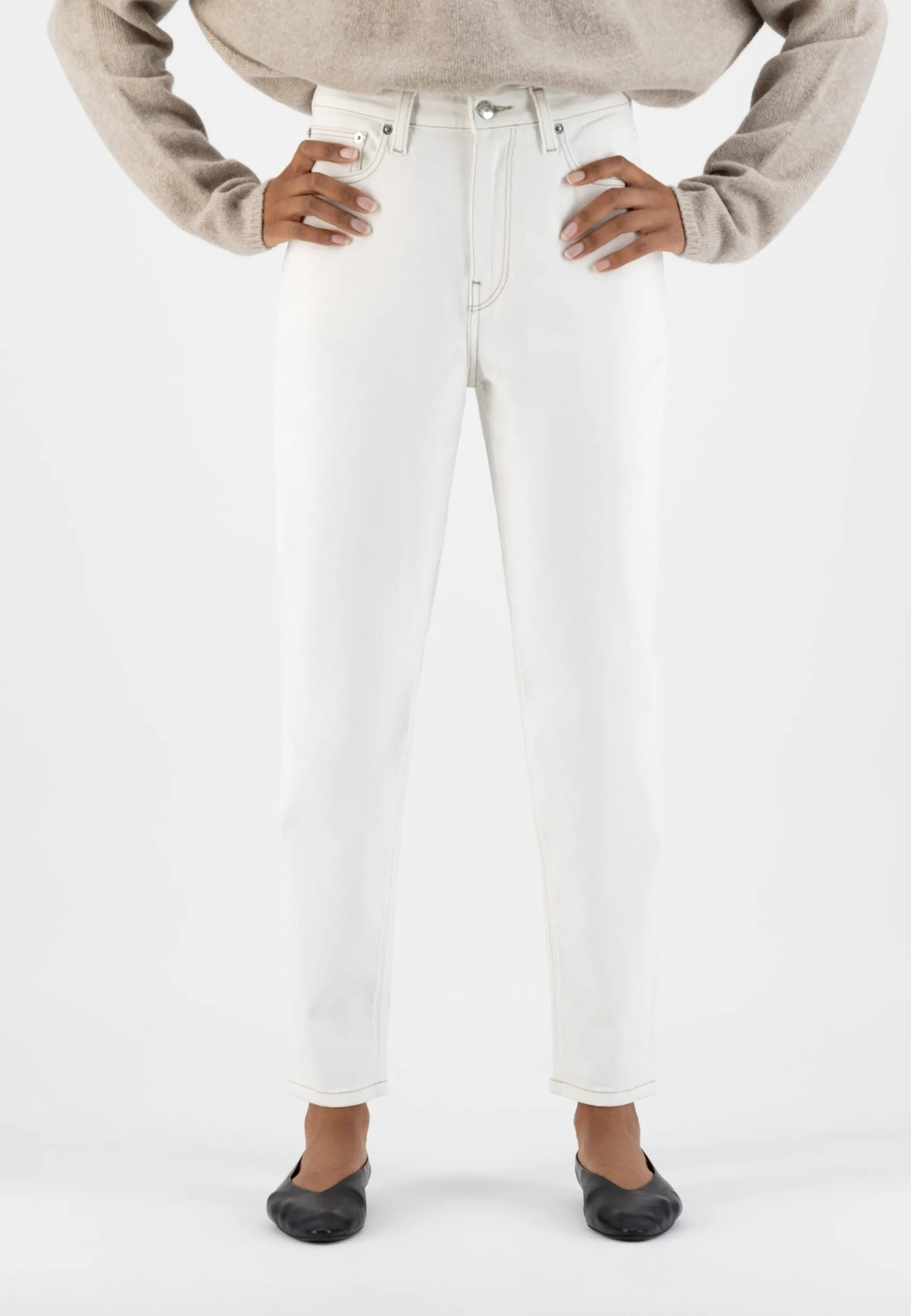 mom_jeans_mams_tapered_of_2.webp Mom Jeans Mams Tapered Off-white