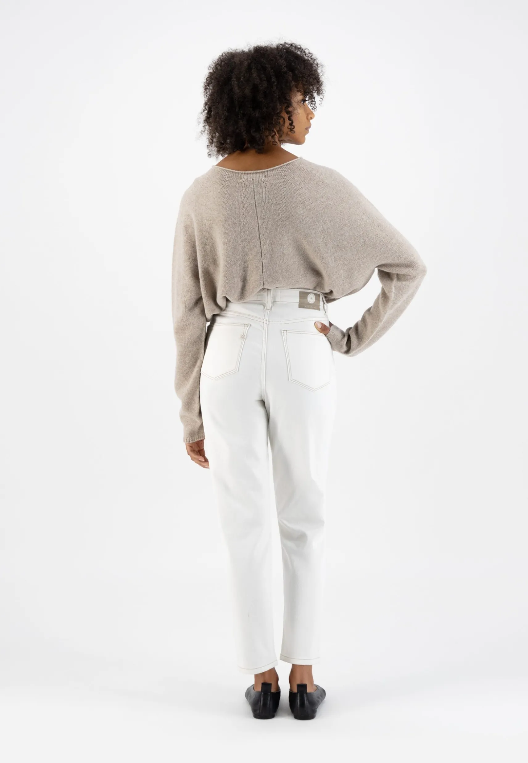 mom_jeans_mams_tapered_of_3.webp Mom Jeans Mams Tapered Off-white