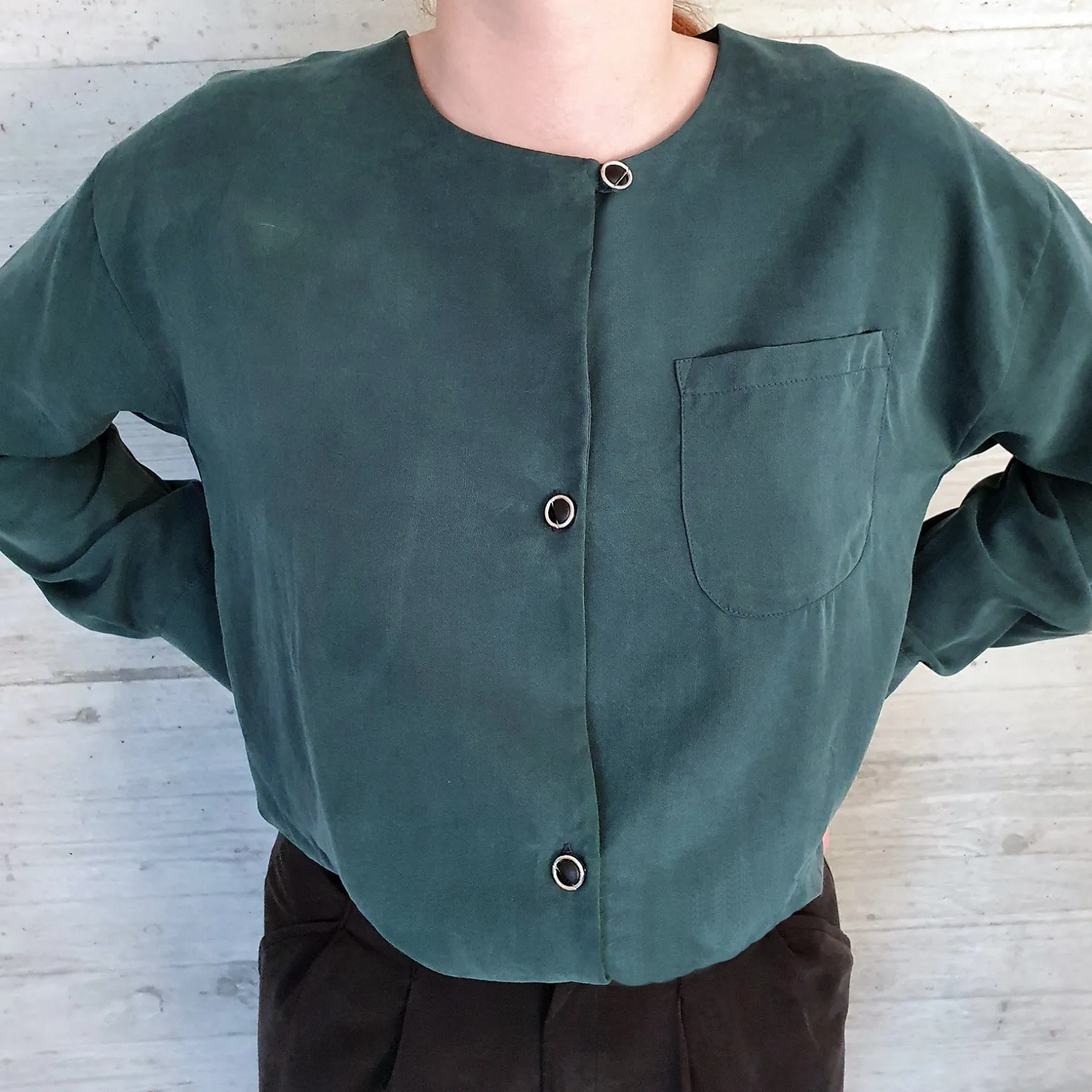 nicky_grne_bluse_1.webp Nicky Grüne Bluse
