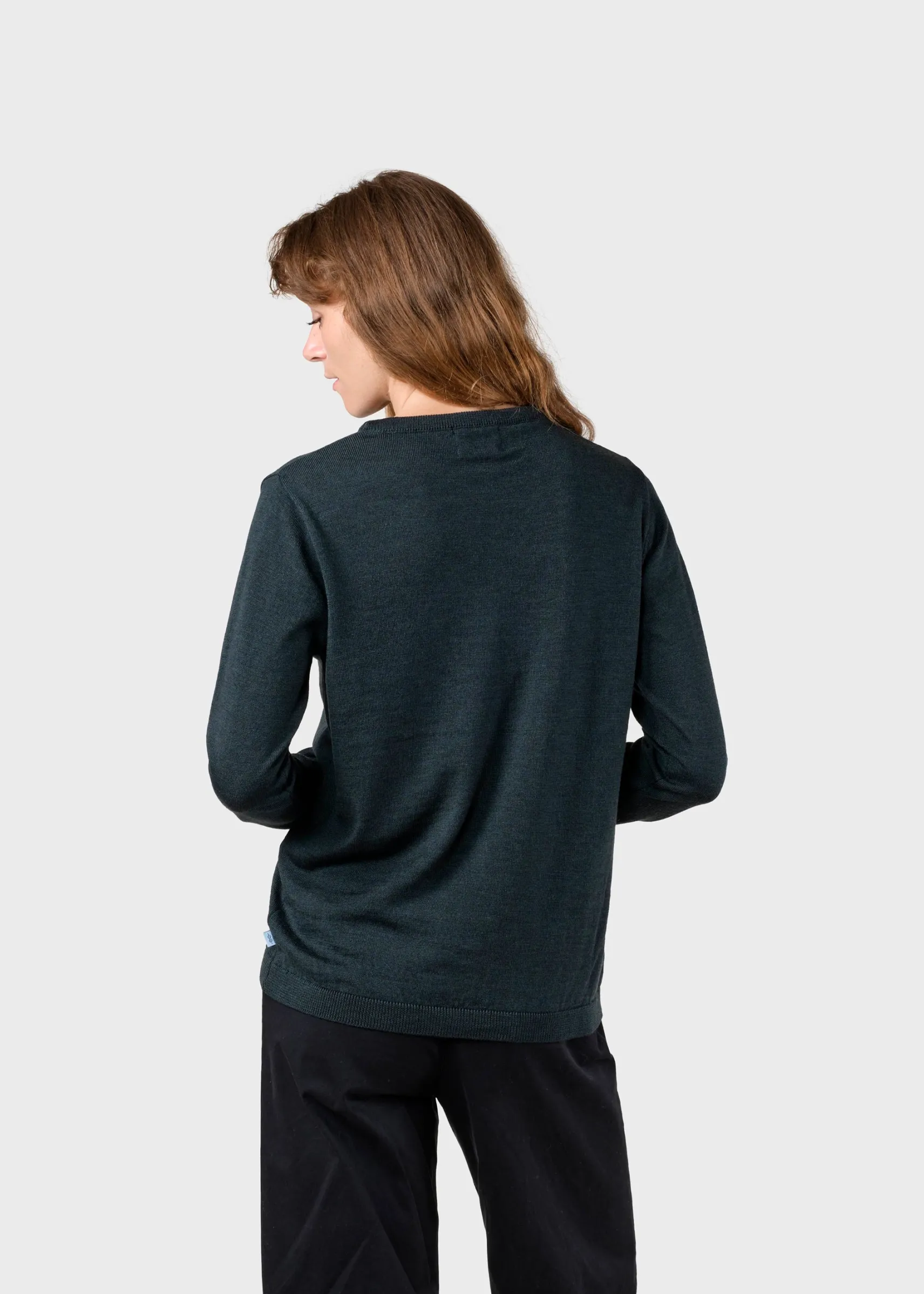 olivgrner_damenpullover_a_3.webp Olivgrüner Damenpullover aus feiner Merinowolle
