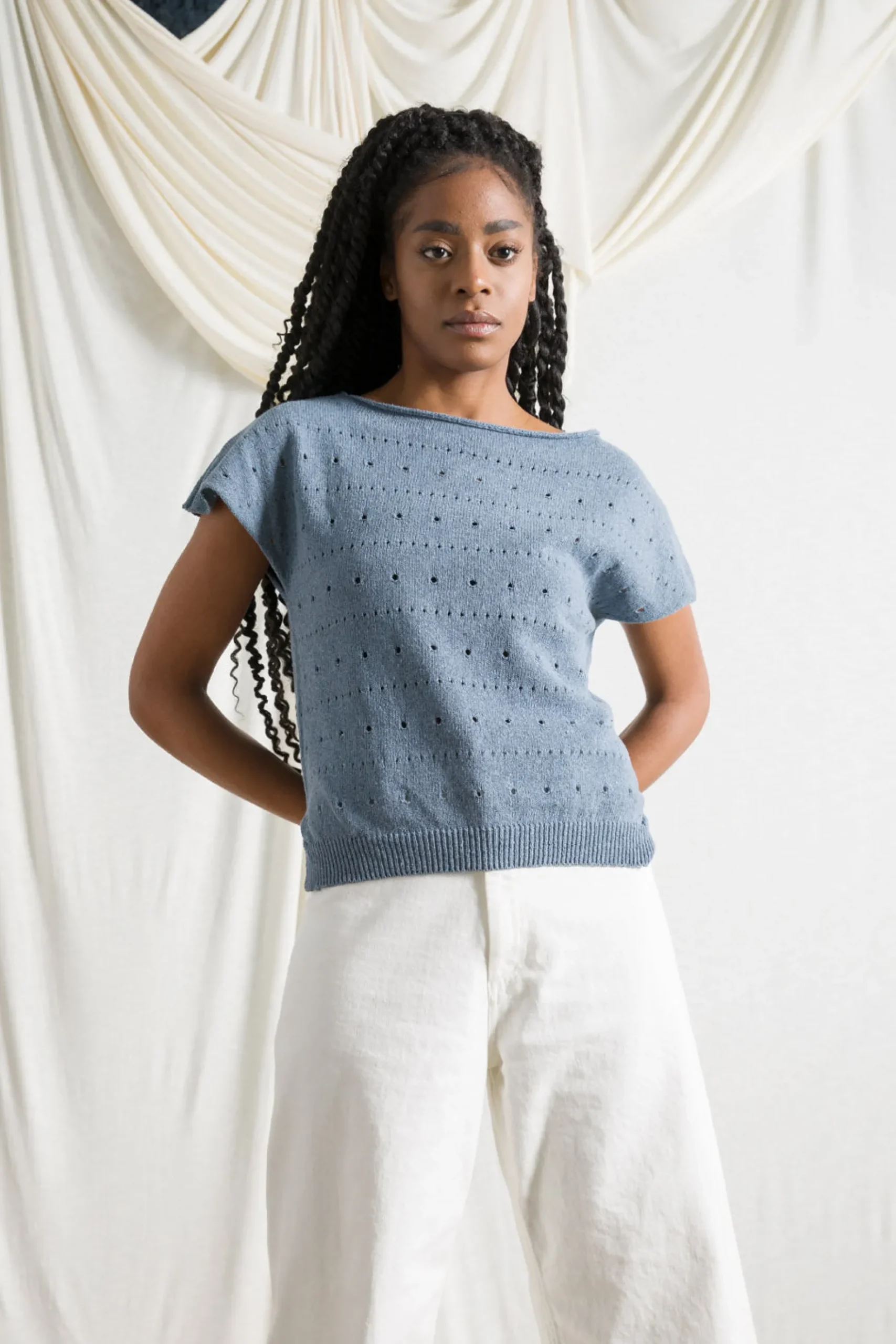 perforiertes_damen_top_do_2.webp Perforiertes Damen Top Dori AtlantiKblau