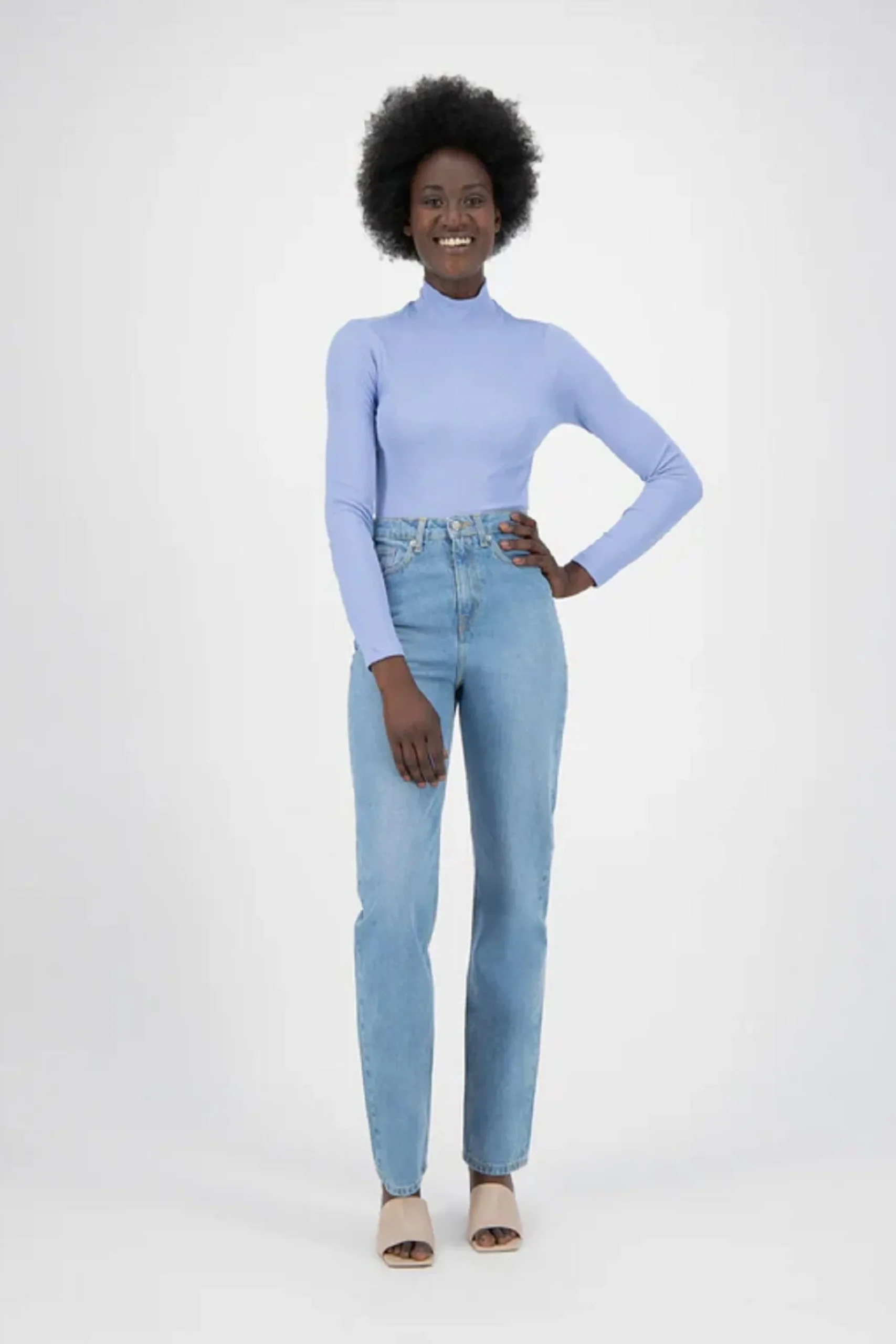 regulre_entspannte_damenj_0.webp Reguläre entspannte Damenjeans in Pink Heavy Stone