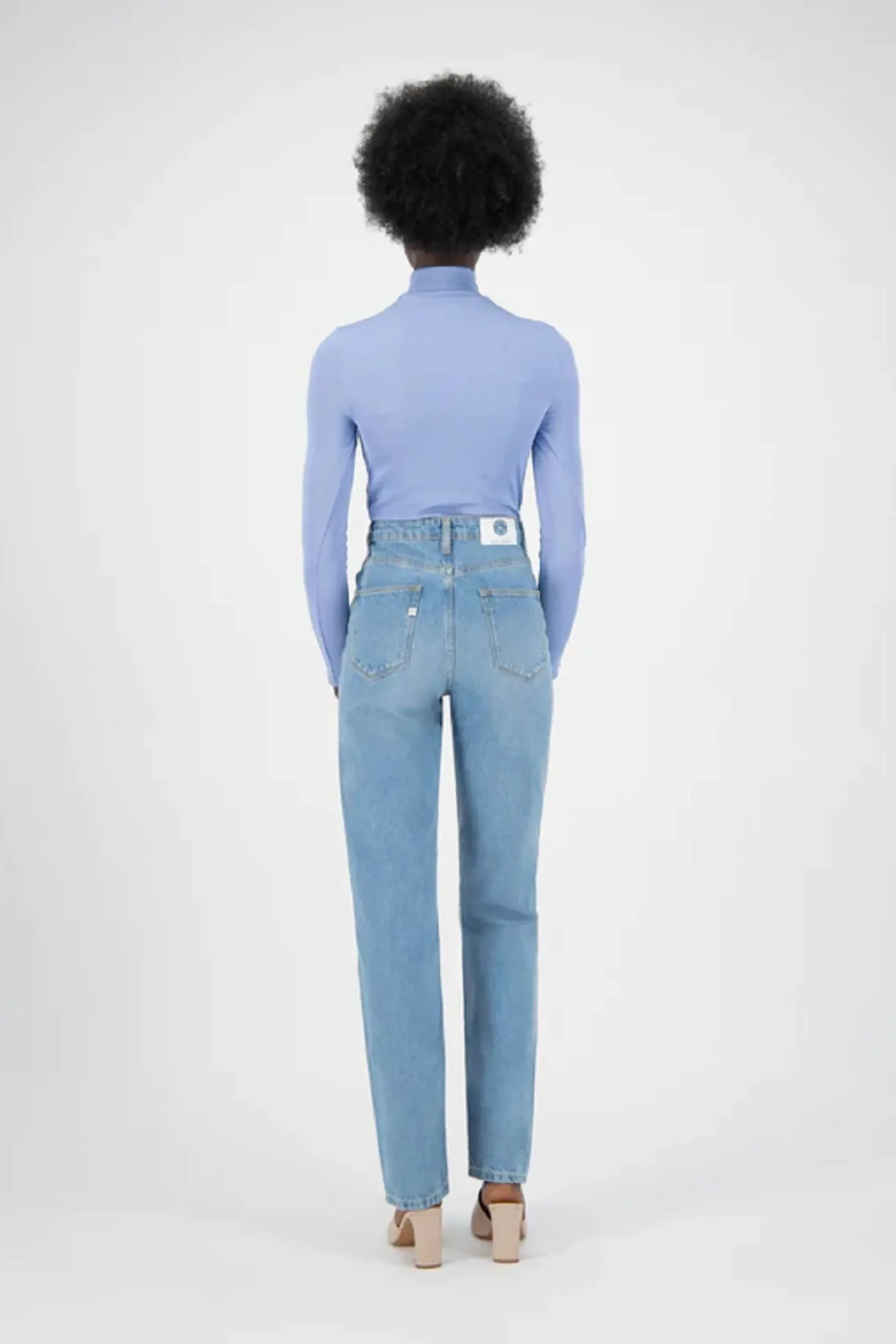 regulre_entspannte_damenj_1.webp Reguläre entspannte Damenjeans in Pink Heavy Stone