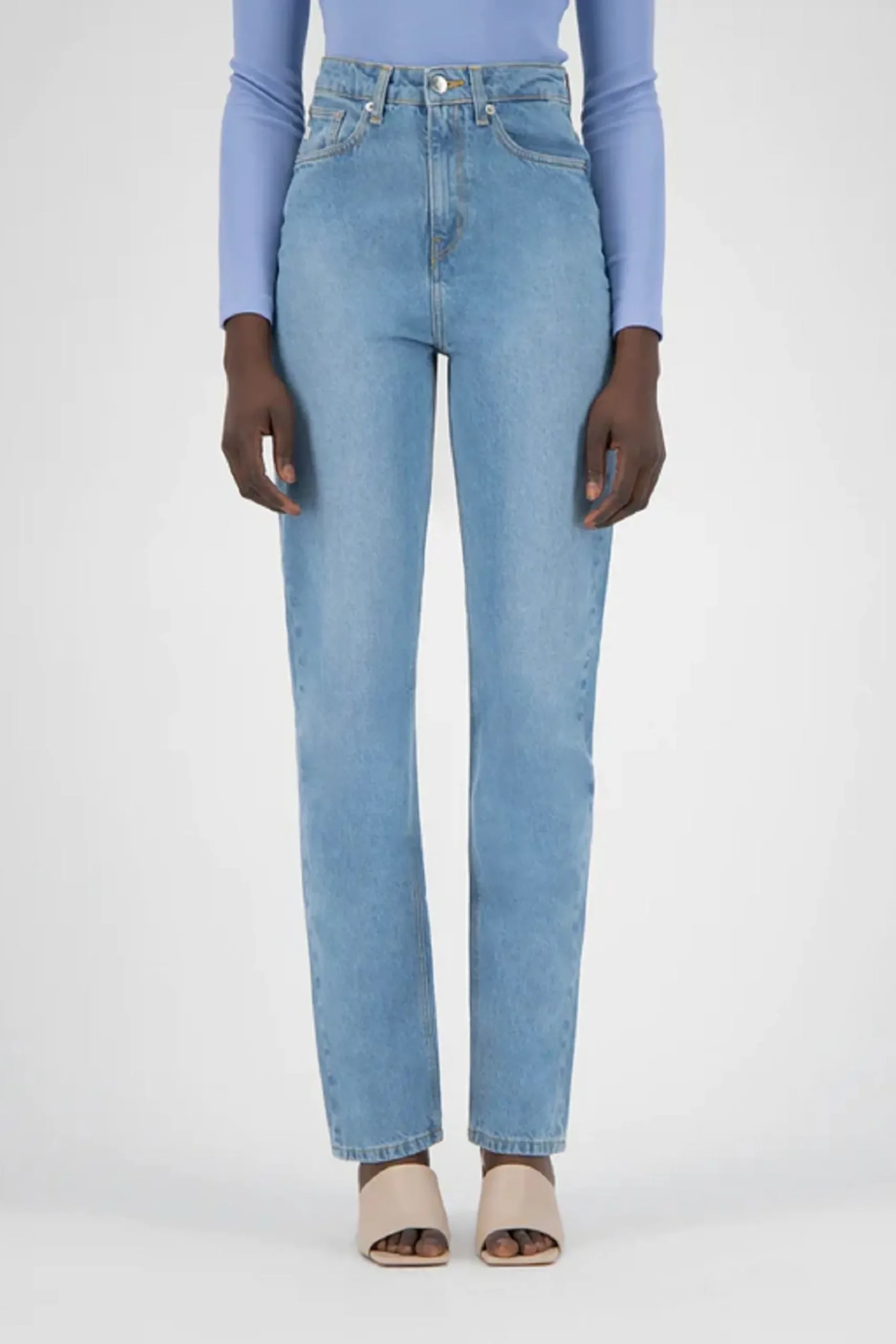 regulre_entspannte_damenj_2.webp Reguläre entspannte Damenjeans in Pink Heavy Stone