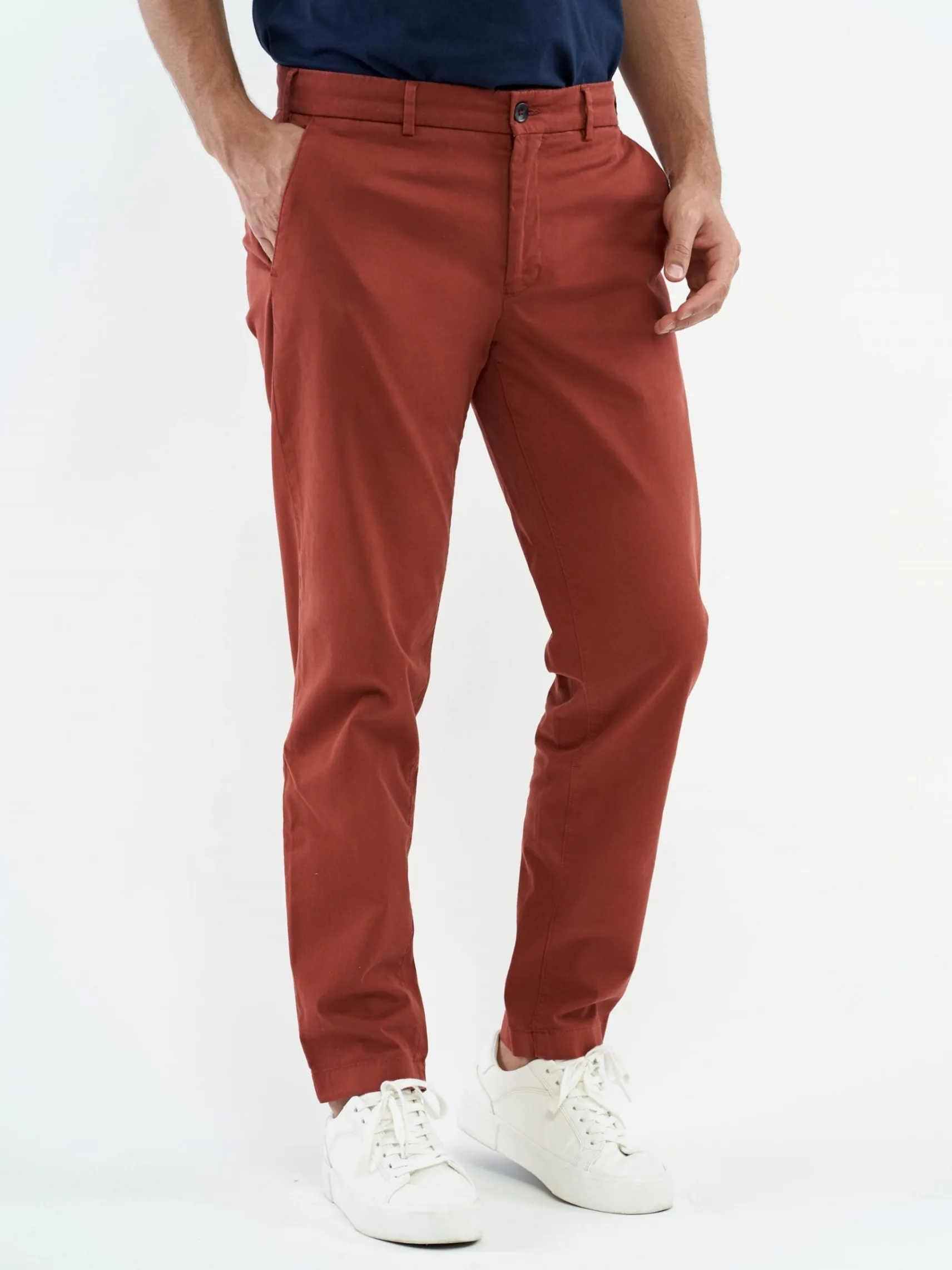 rote_chinohose_0.webp Rote Chinohose