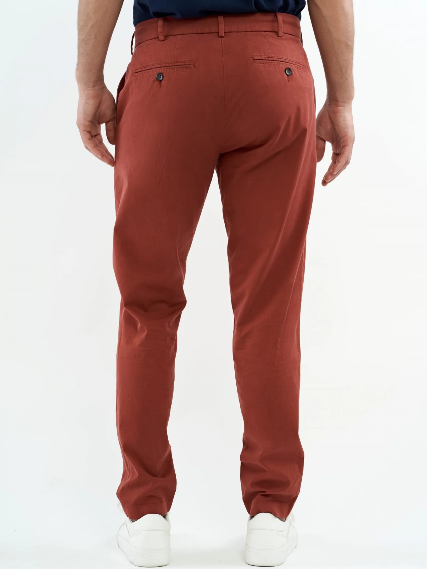 rote_chinohose_1.webp Rote Chinohose