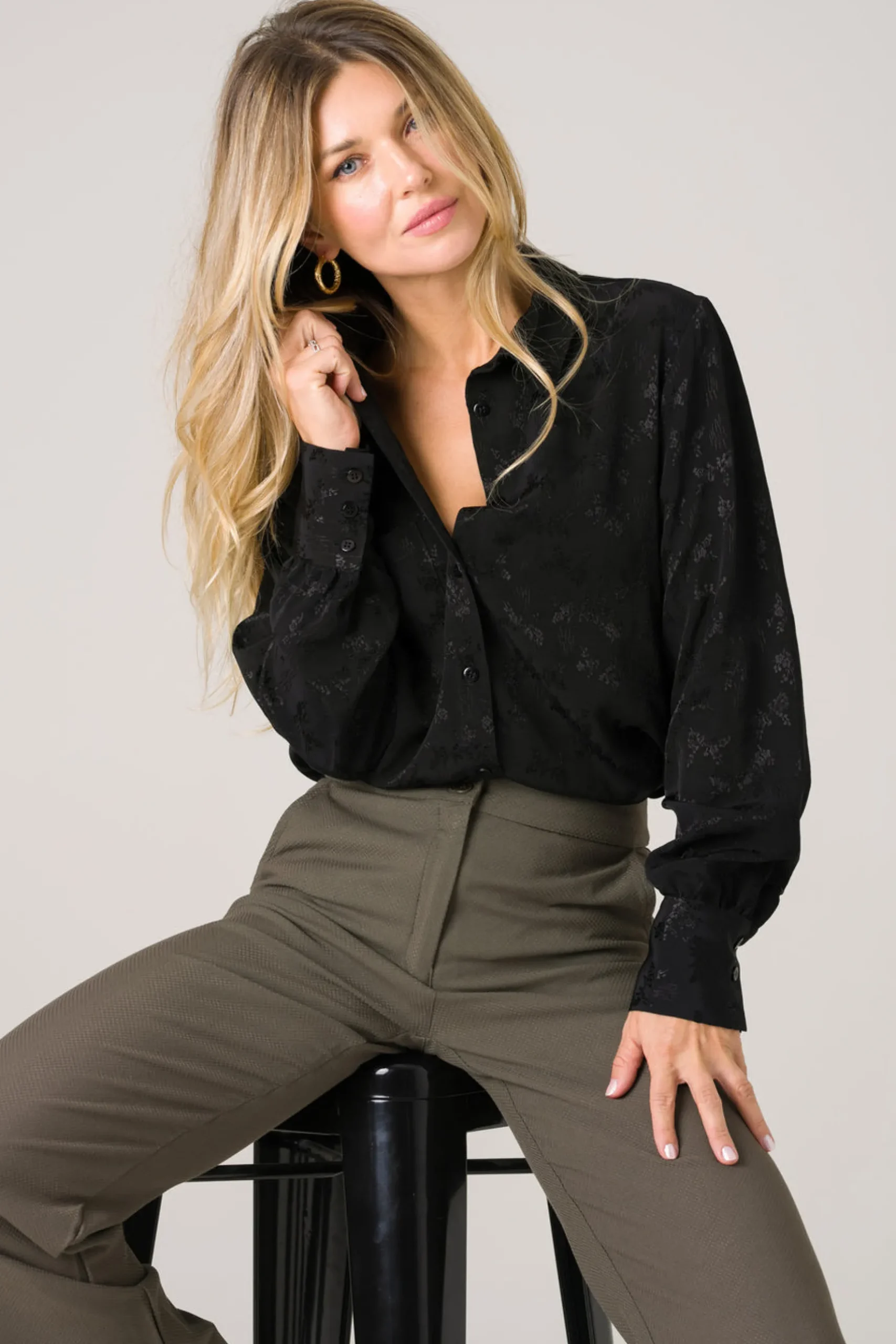 schwarze_bluse_kauri_1.webp Schwarze Bluse Kauri