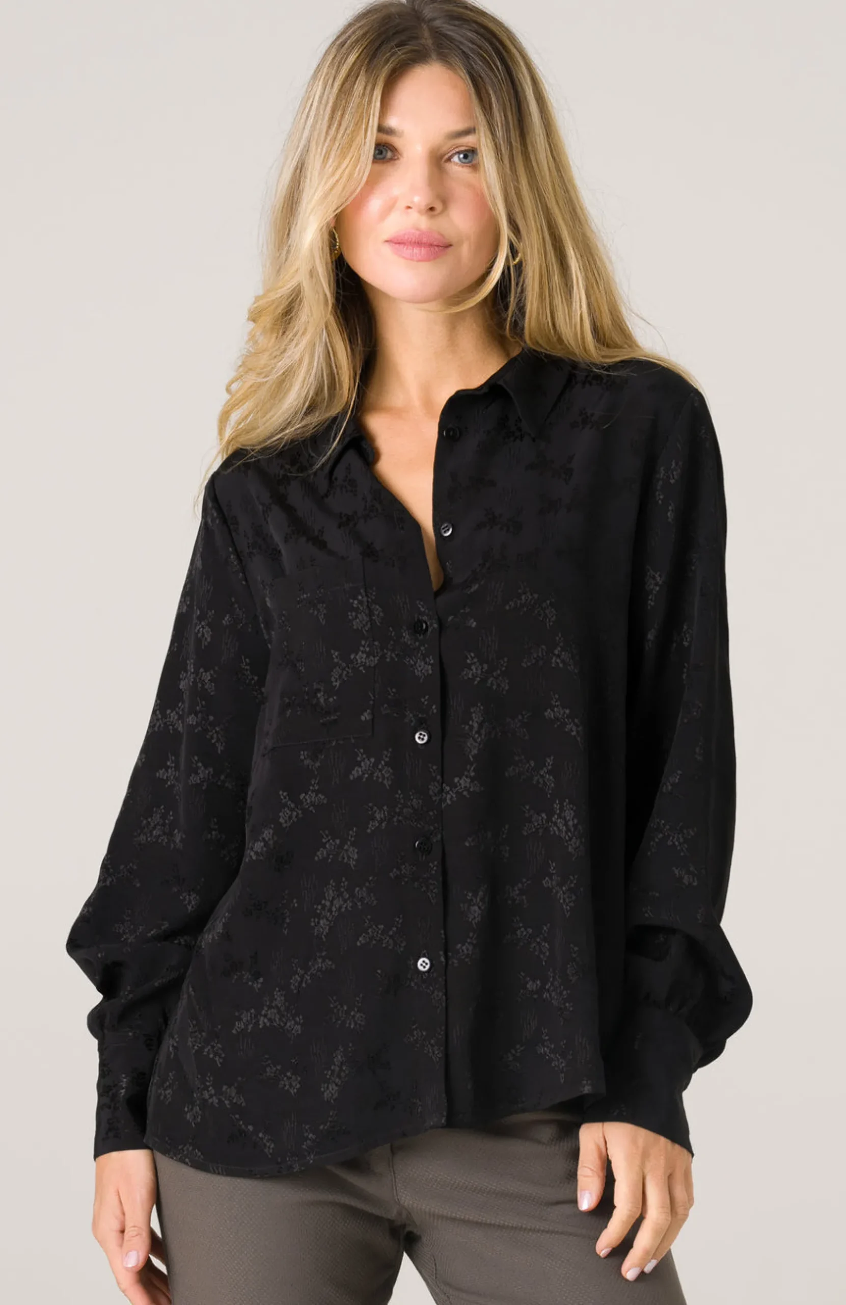 schwarze_bluse_kauri_3.webp Schwarze Bluse Kauri