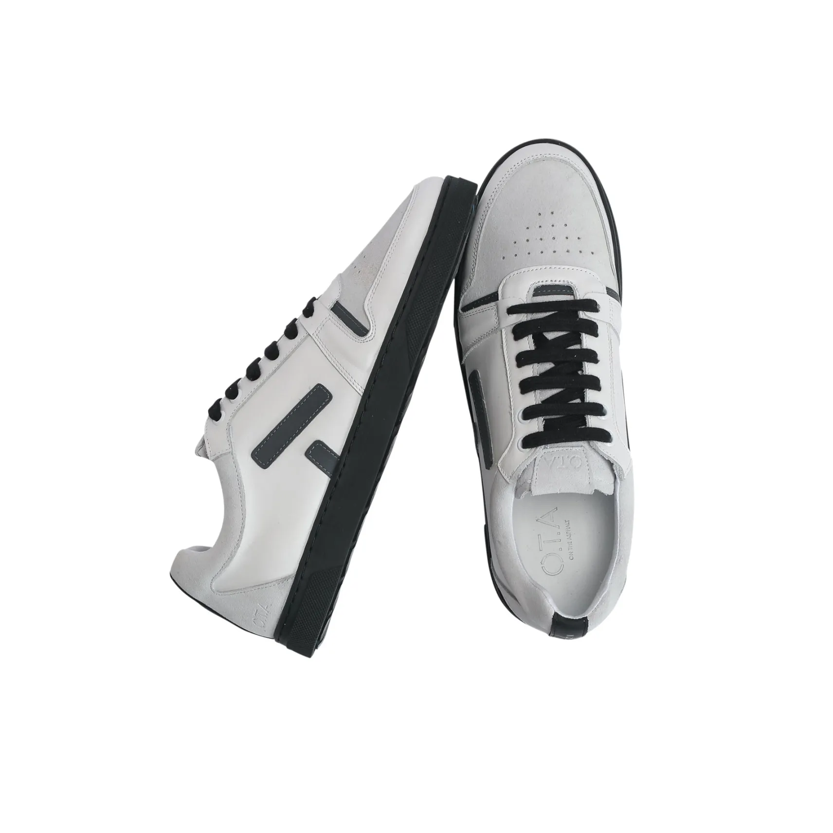 schwarzweie_sansaholeders_3.webp Schwarz-weiße Sansaho-Ledersneaker