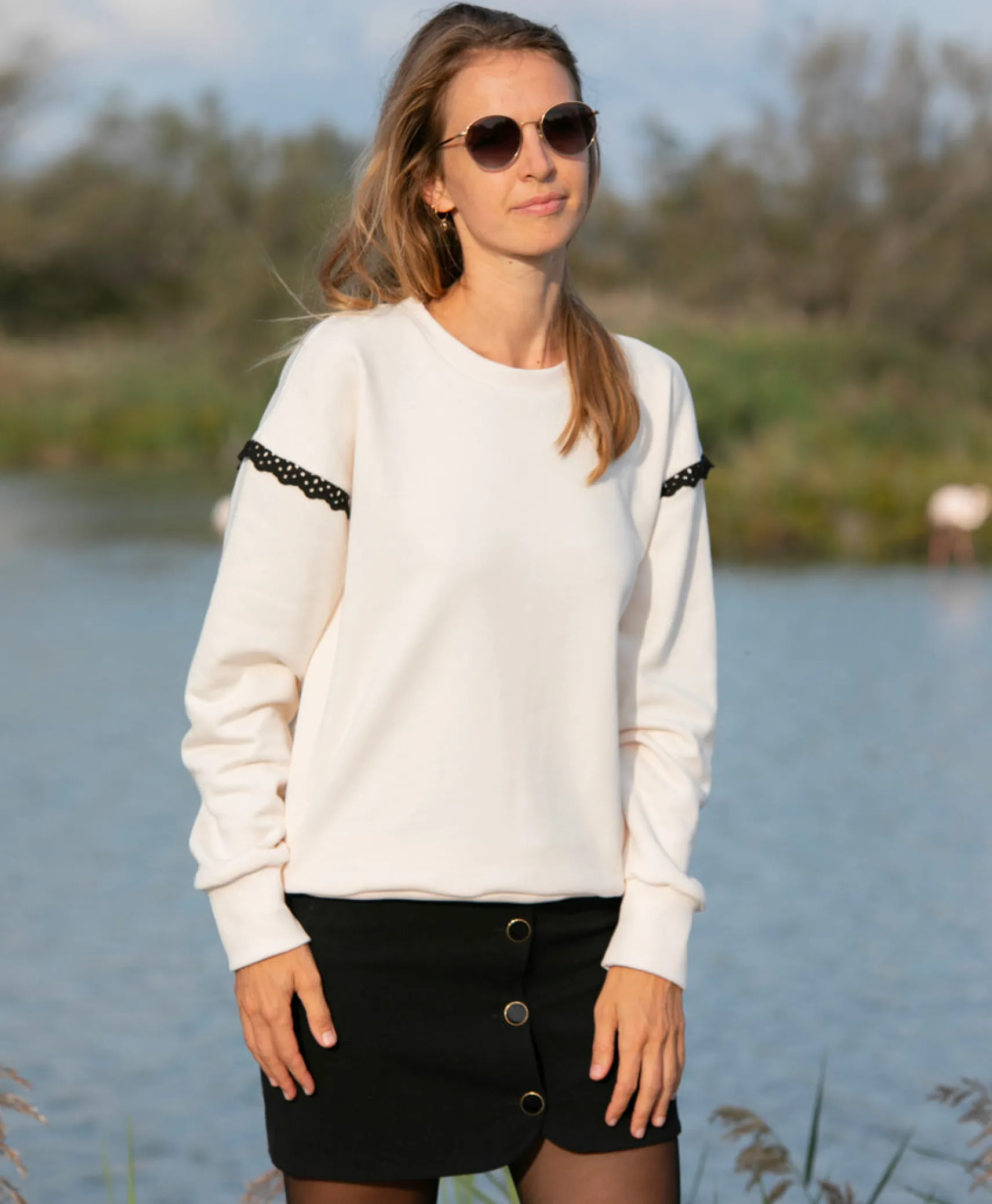 spitzensweatshirt_camlia__0.webp Spitzen-Sweatshirt Camélia Ekru