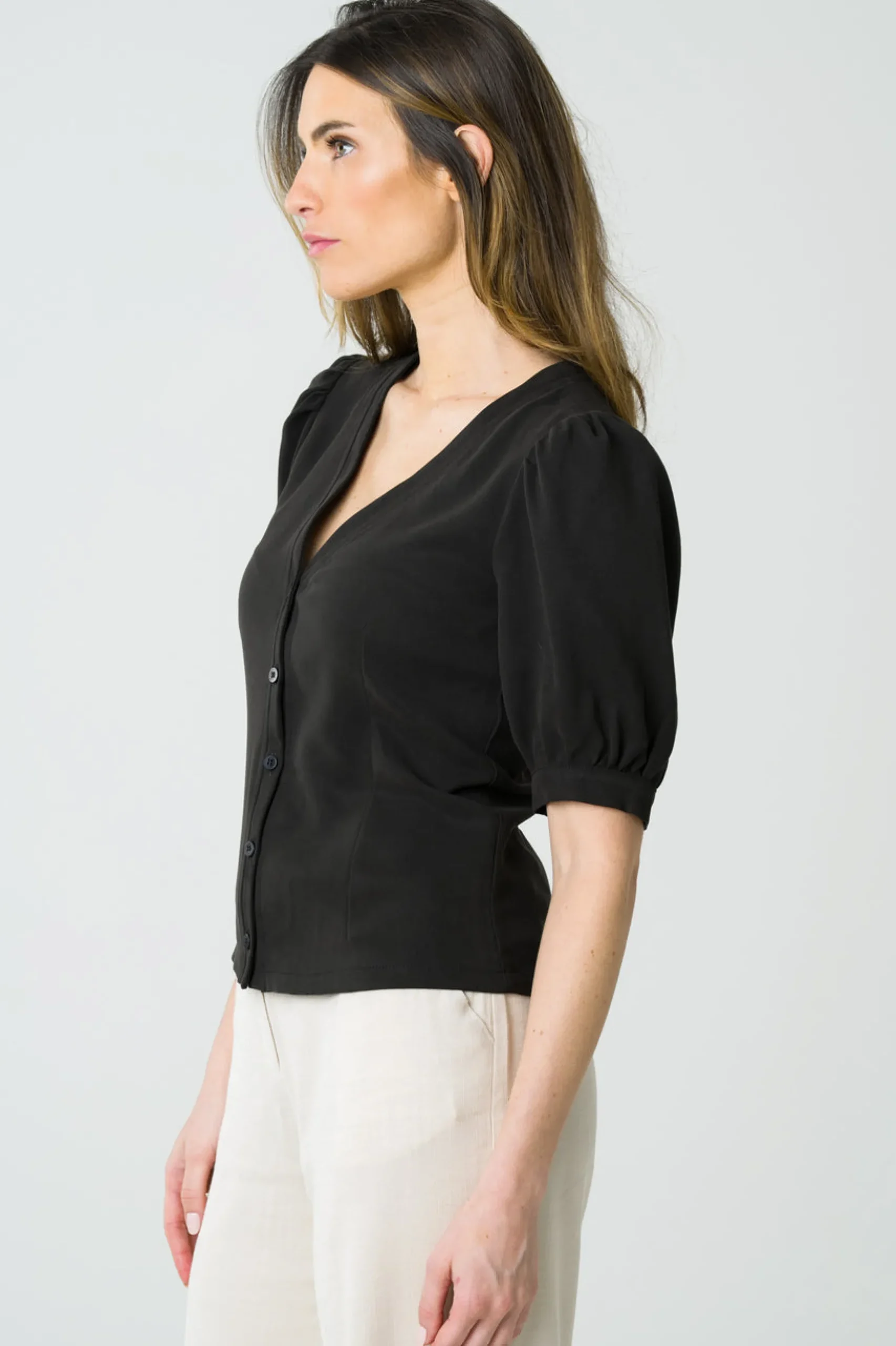 tencelbluse_aster_schwarz_3.webp Tencel-Bluse Aster Schwarz