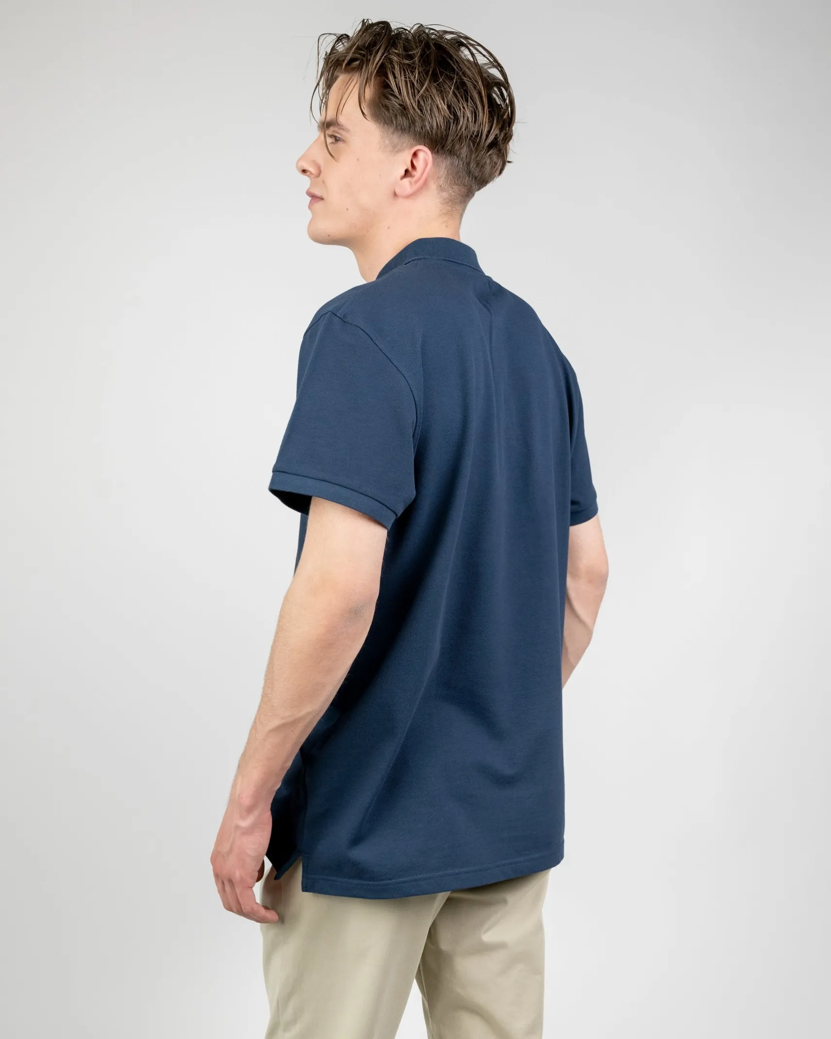 treepolo_navy_herrenpolos_2.webp Treepolo Navy Herren-Poloshirt aus Bio-Baumwolle