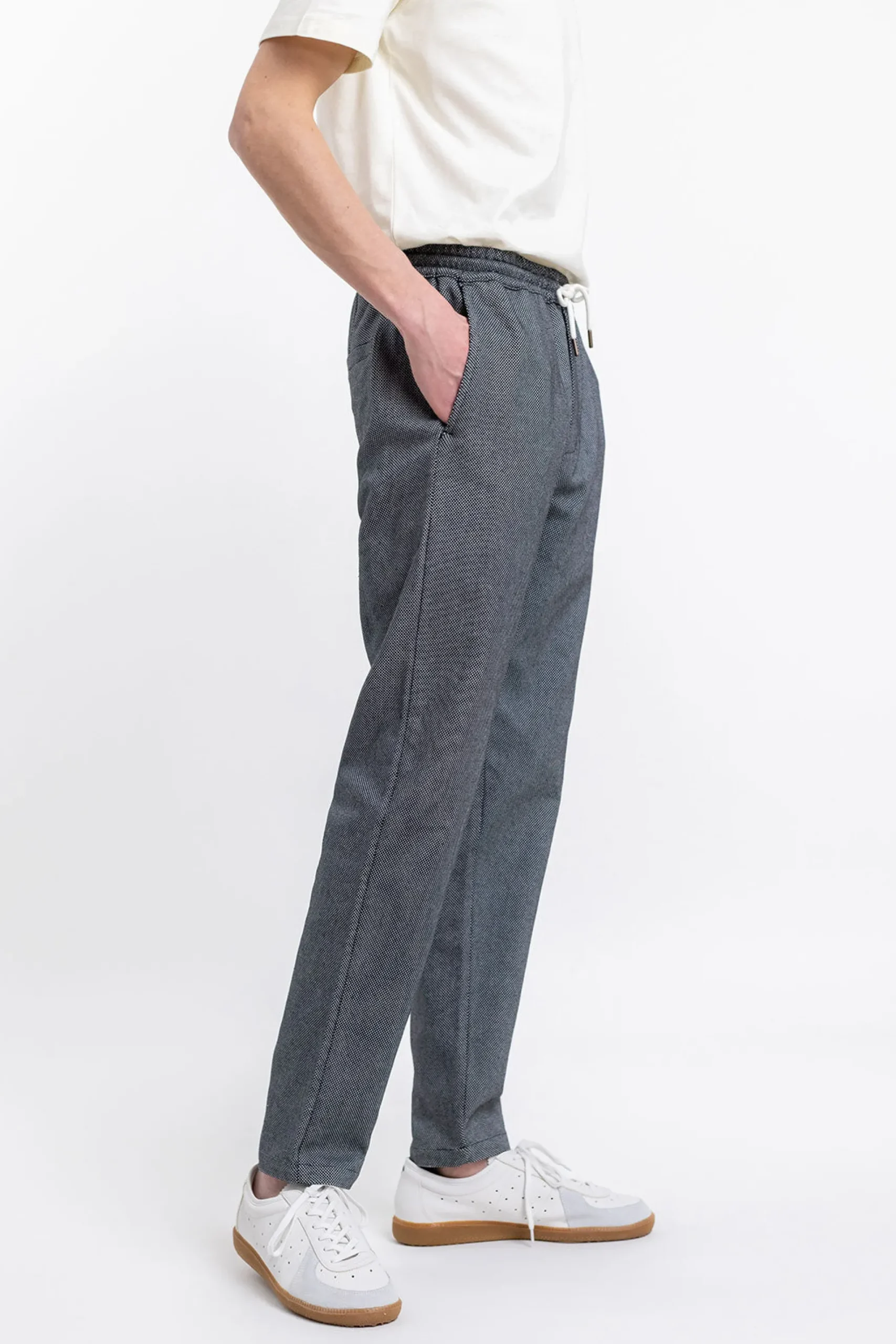 unisex_schwarz_karierte_f_2.webp Unisex Schwarz karierte Freizeithose