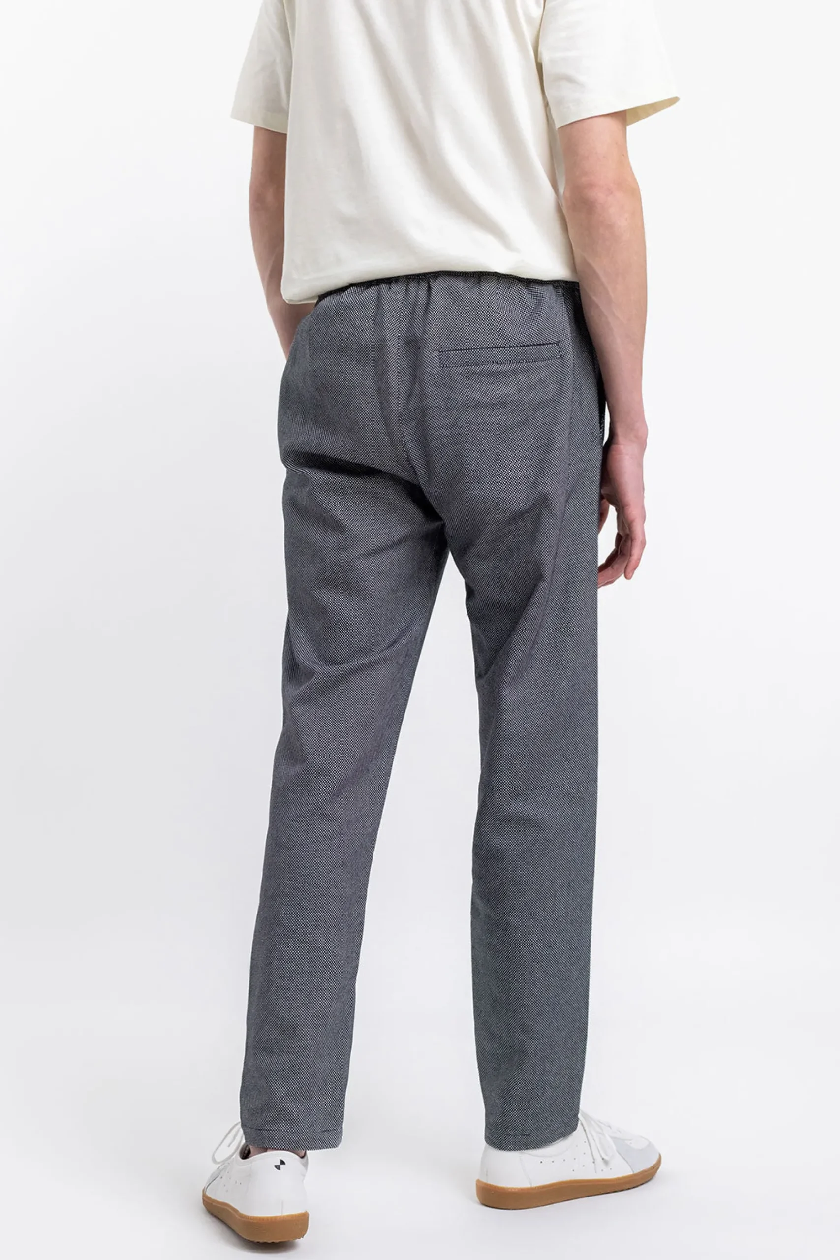 unisex_schwarz_karierte_f_3.webp Unisex Schwarz karierte Freizeithose