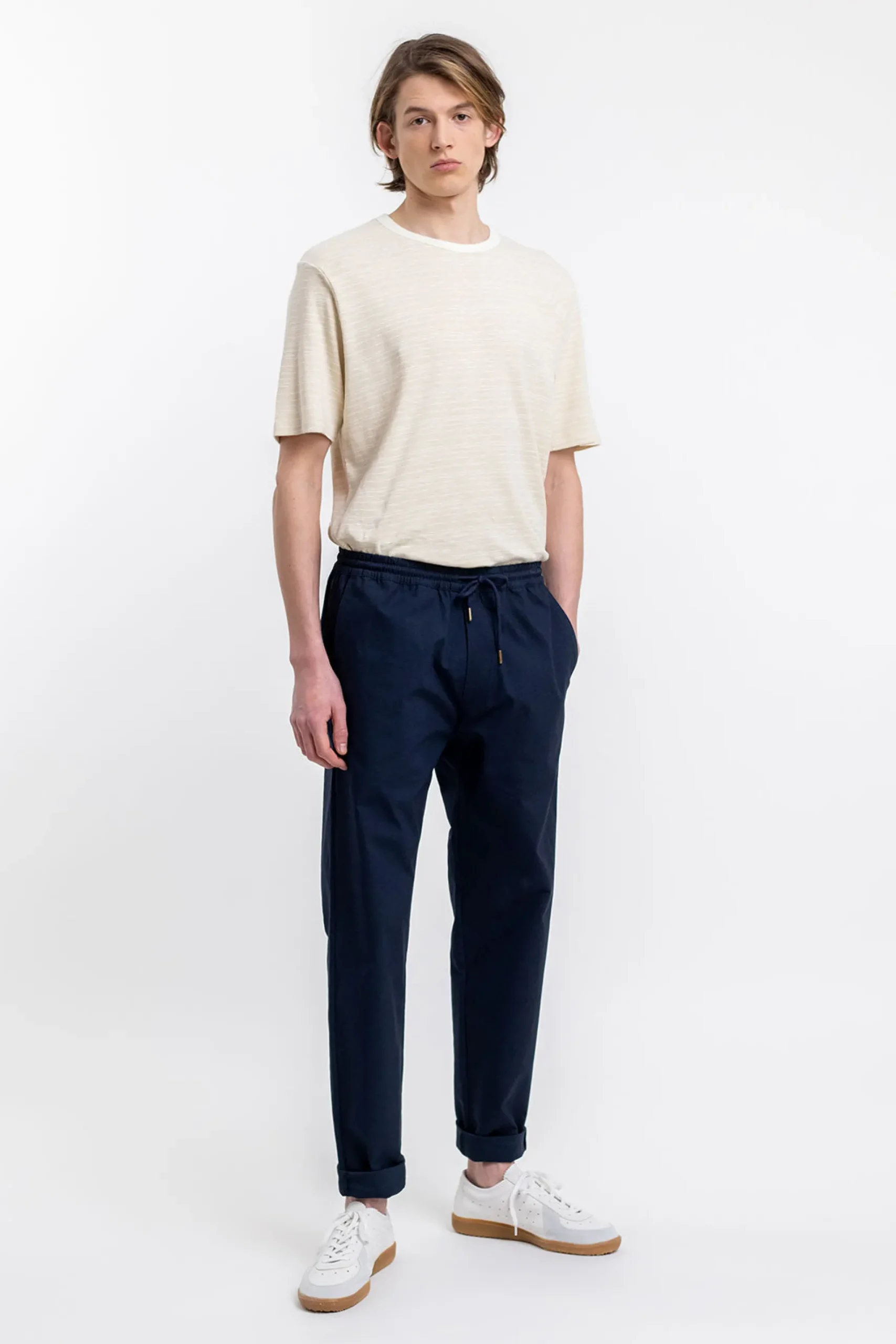 unisexfreizeithose_in_mar_0.webp Unisex-Freizeithose in Marineblau