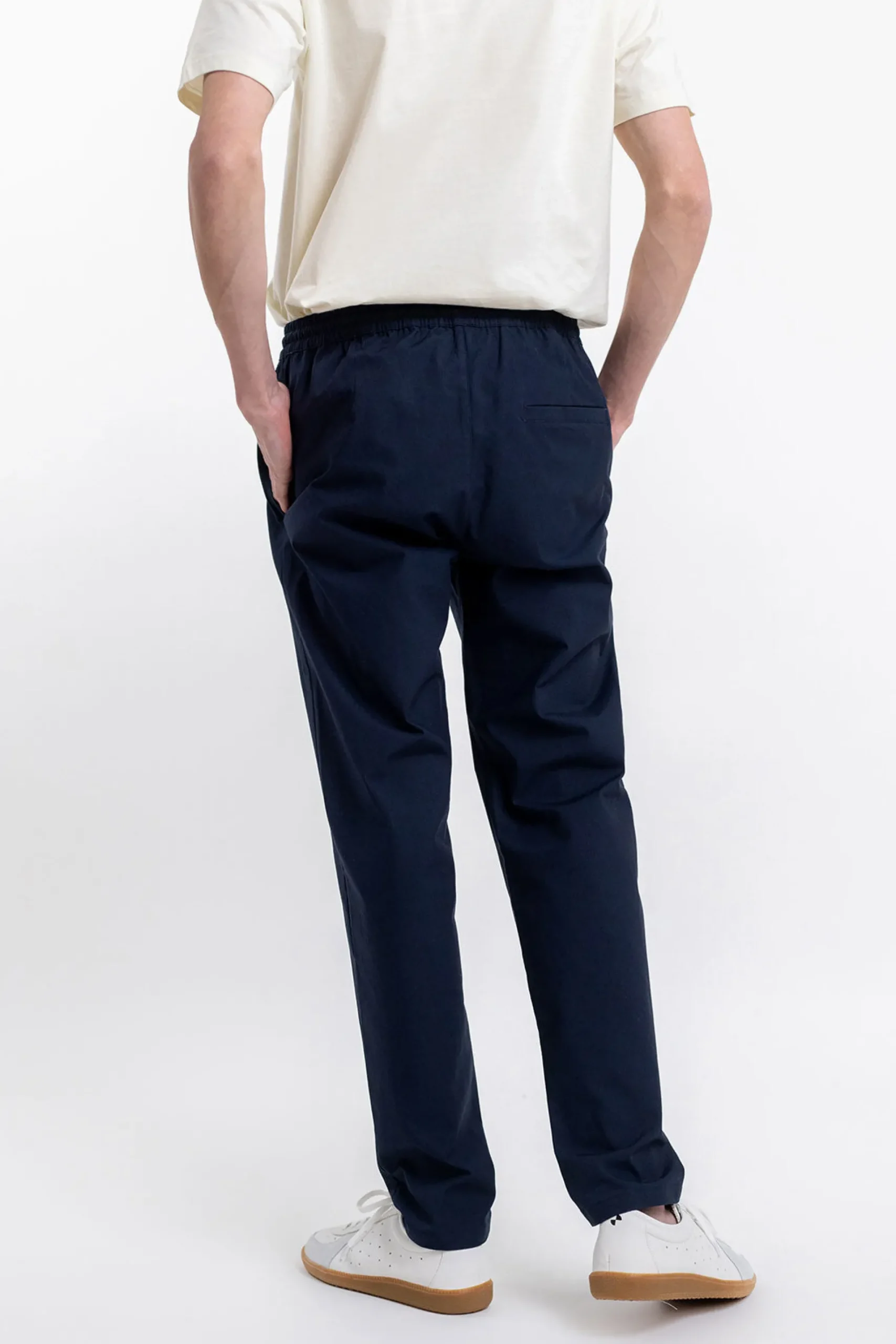 unisexfreizeithose_in_mar_2.webp Unisex-Freizeithose in Marineblau