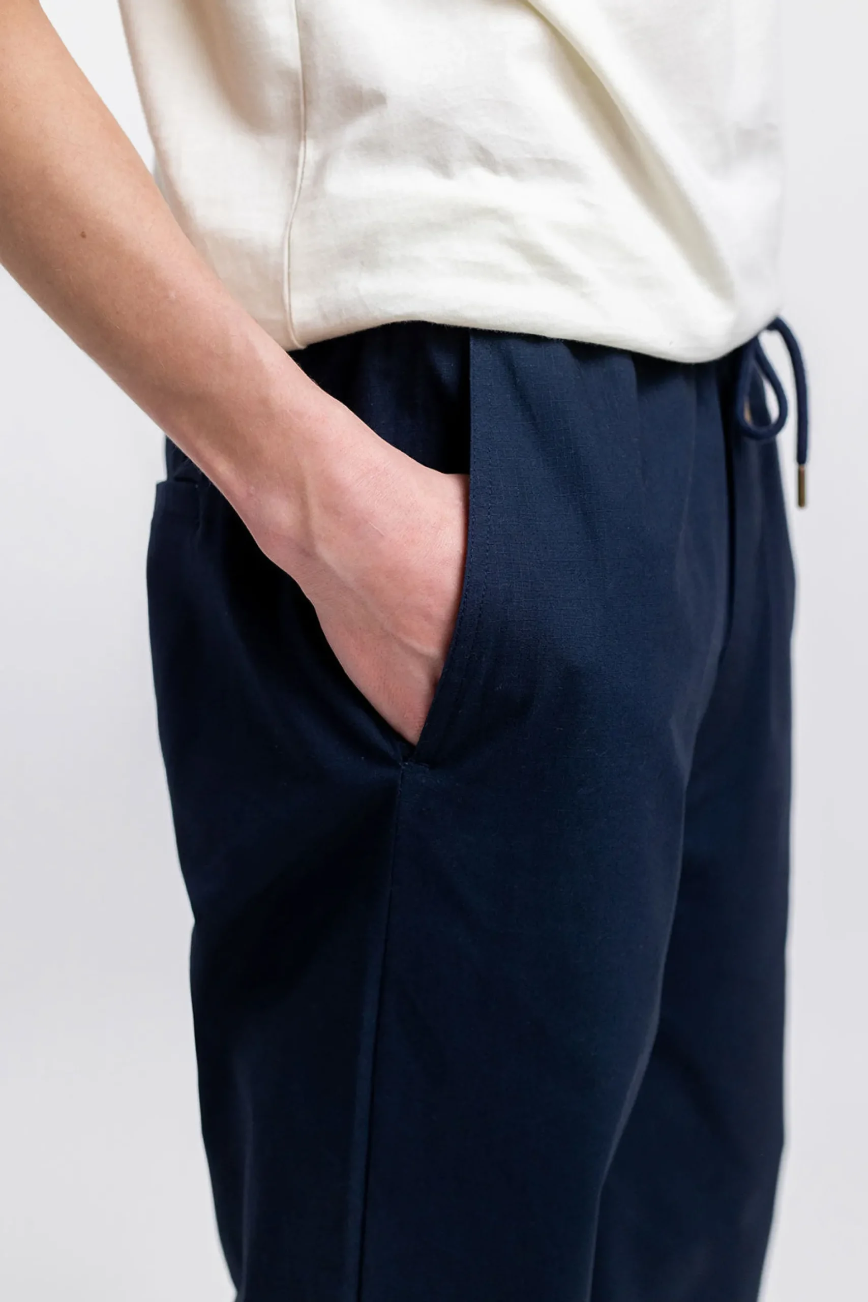 unisexfreizeithose_in_mar_4.webp Unisex-Freizeithose in Marineblau