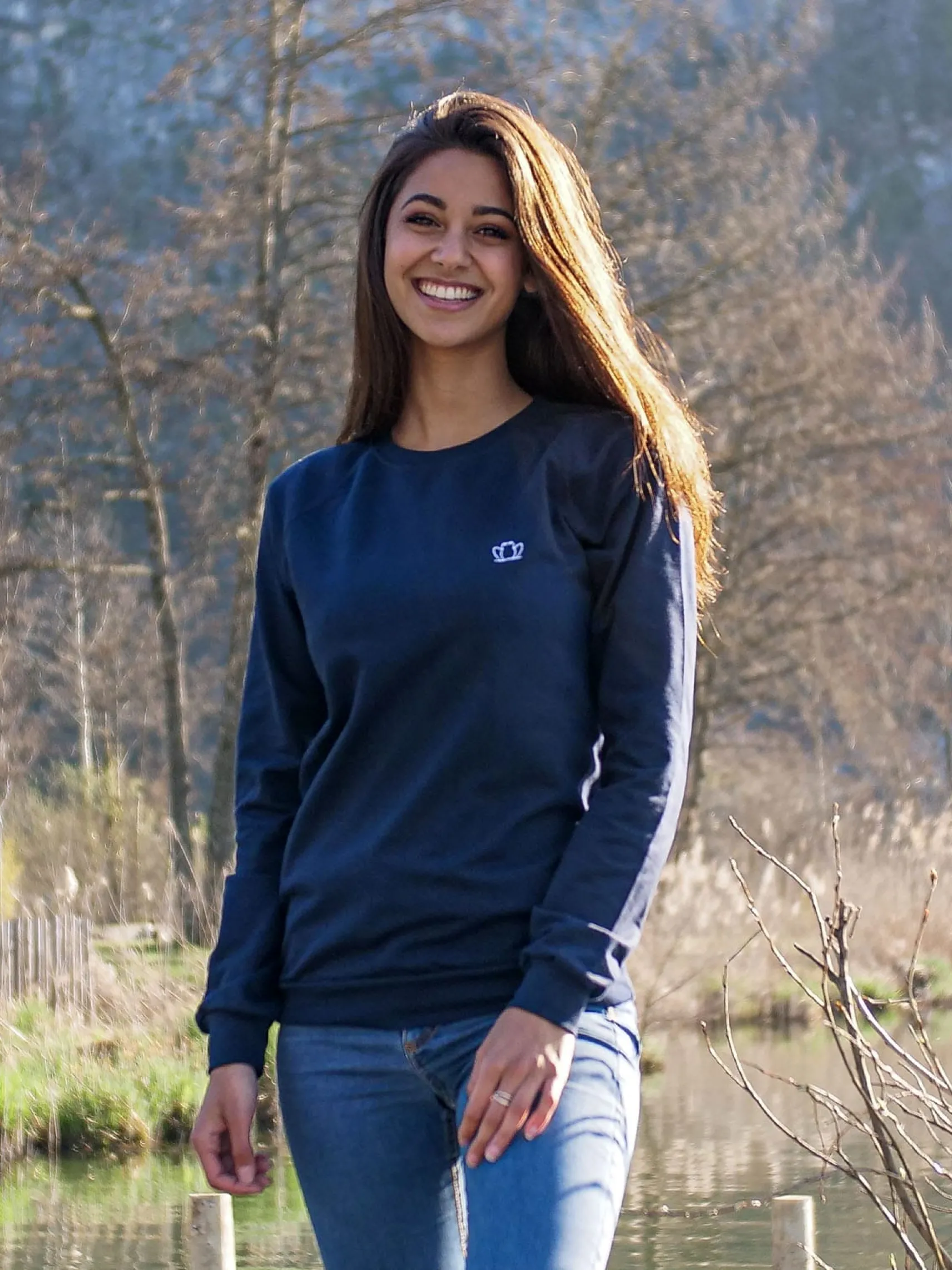 unisexsweatshirt_aus_biob_1.webp Unisex-Sweatshirt aus Bio-Baumwolle Le Chiller blau