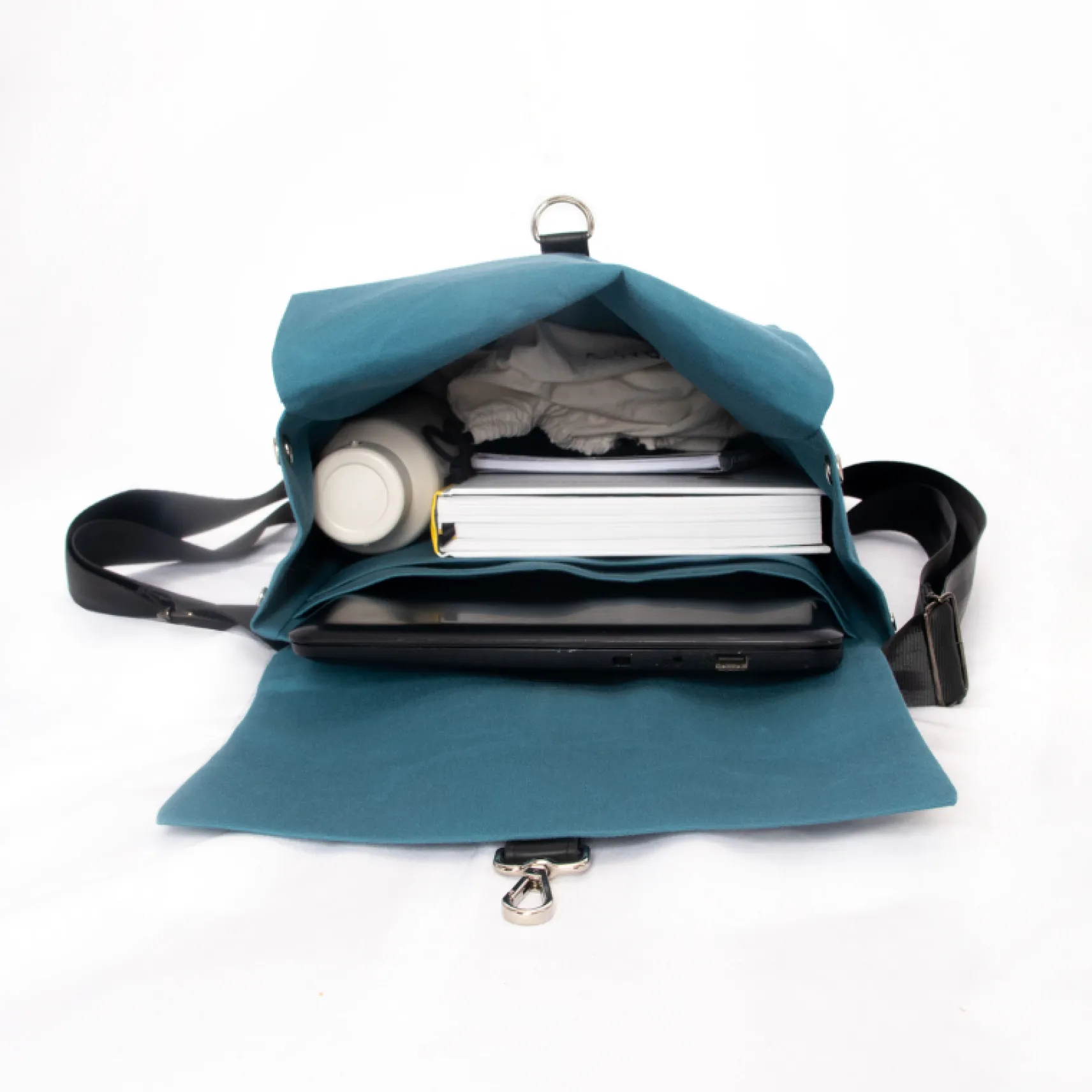 upcycled_urbaner_rucksack_2-1.webp Upcycled Urbaner Rucksack - Blau