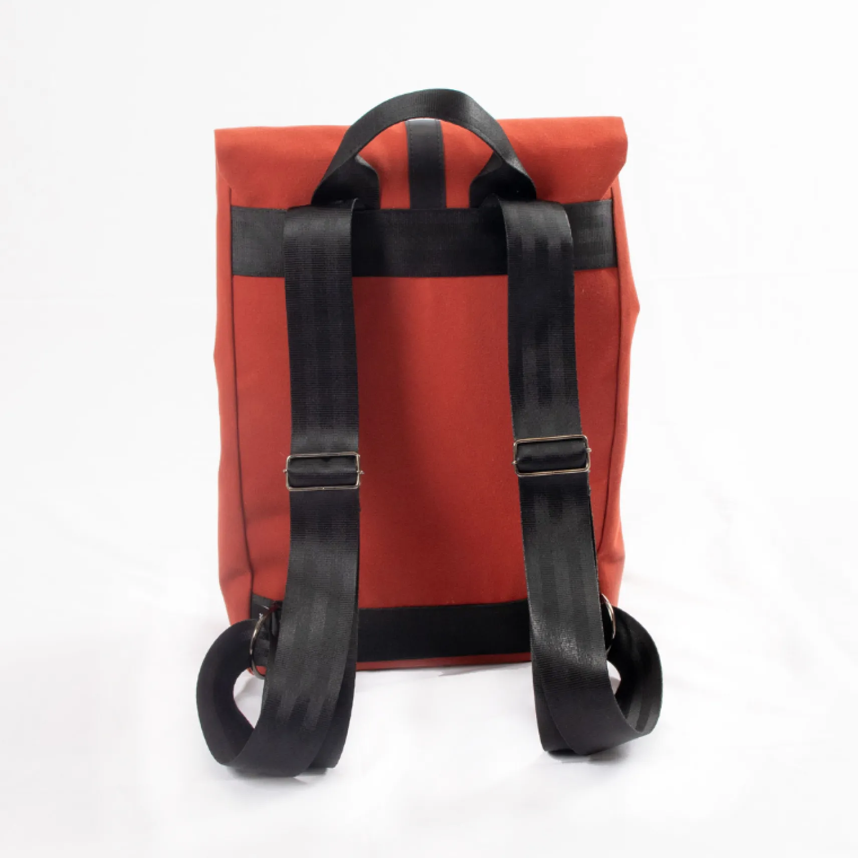 upcycled_urbaner_rucksack_5.webp Upcycled Urbaner Rucksack - Ockerfarbe