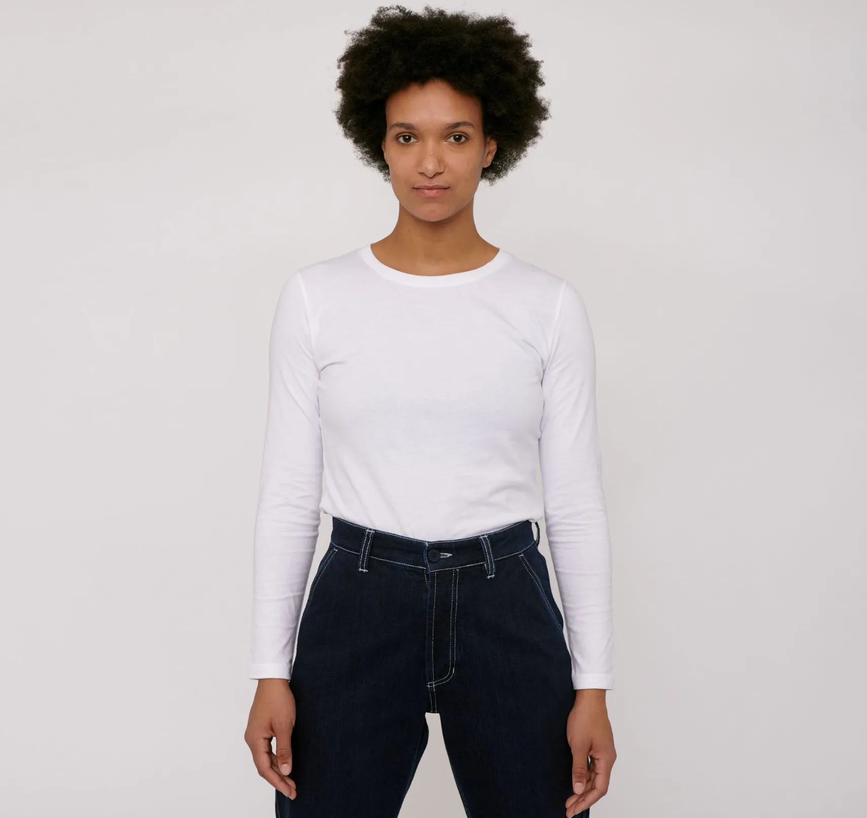 weisses_langarmtshirt_0.webp Weisses Langarm-T-Shirt