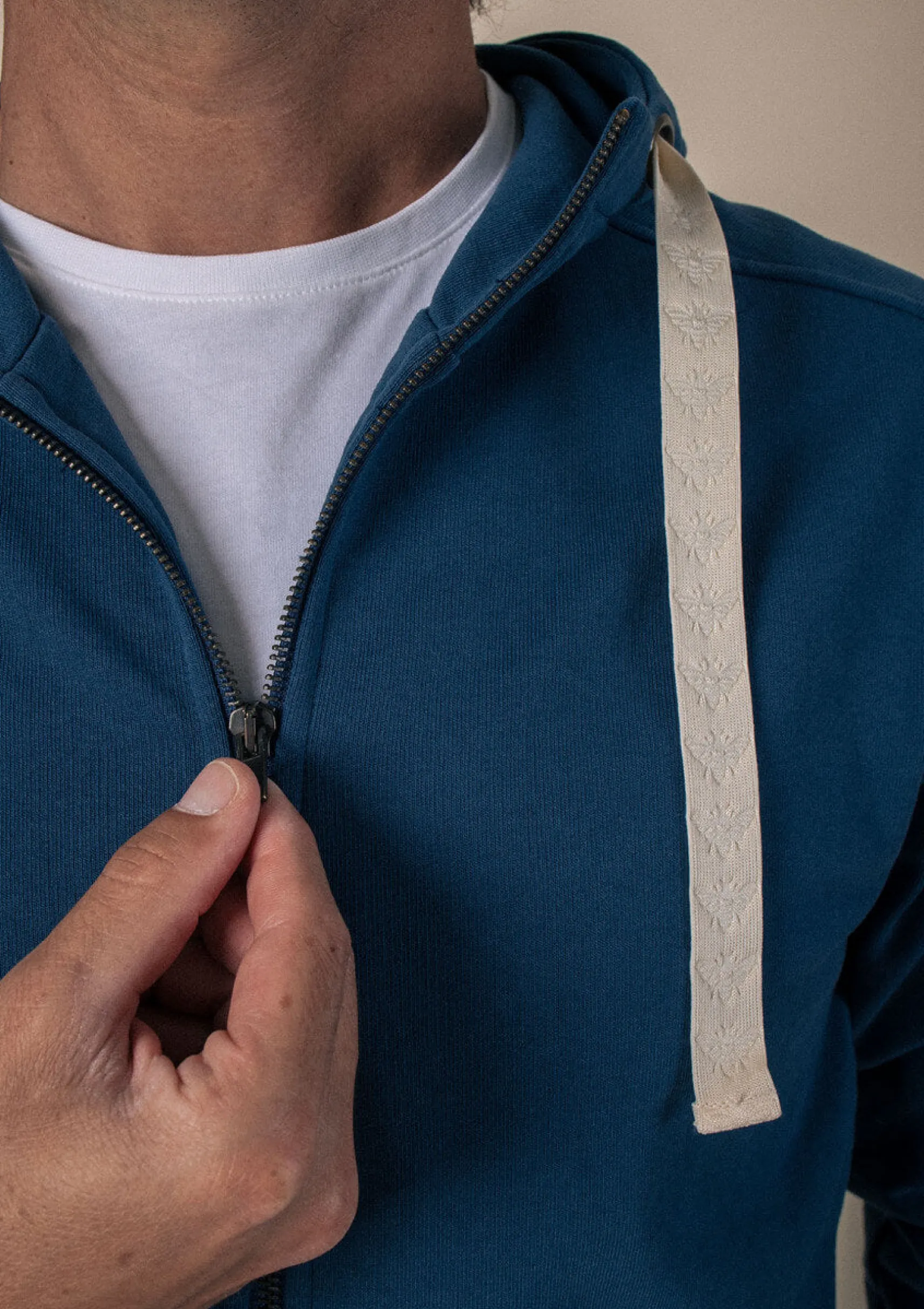 zipped_hoodie_dtente_blau_2.webp Zipped Hoodie Détente blau