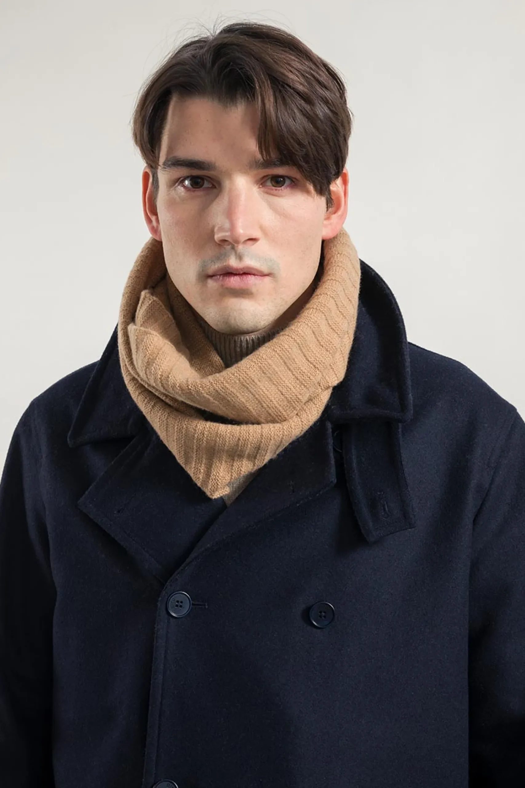 halswrmer_aus_recyceltem__1-1.webp Halswärmer aus recyceltem Kaschmir Leopoldo Beige
