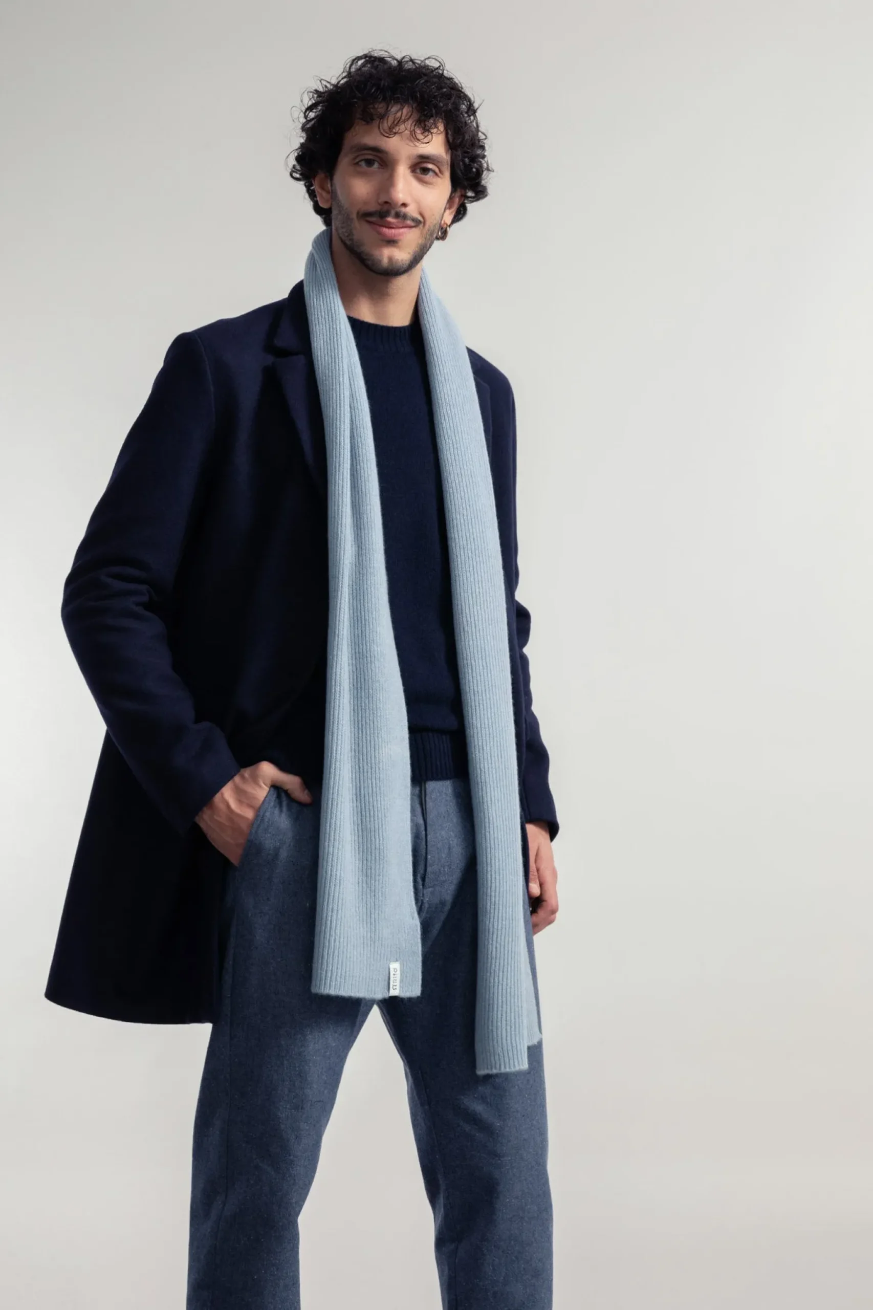 kaschmirschal_federico_he_1.webp Kaschmirschal Federico Hellblau