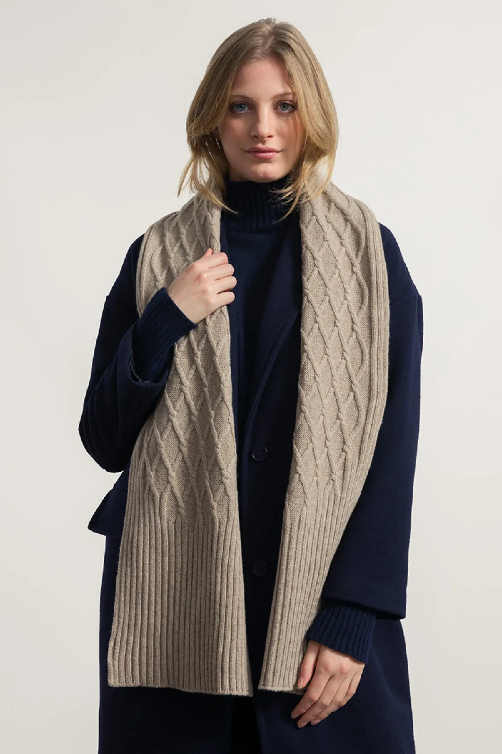 schal_aus_recycelter_woll_0-1.webp Schal aus recycelter Wolle Simone Beige